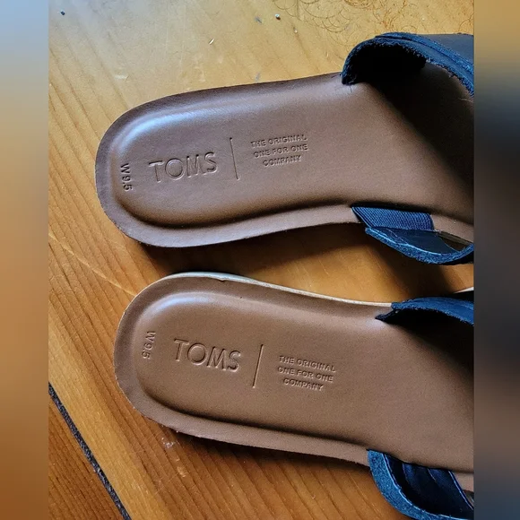 Toms Black & Tan Women's Sandals - Picture 4 of 6